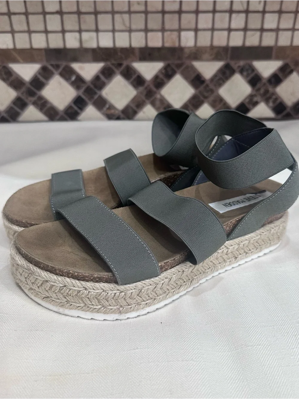 Steve Madden Gray Green Ankle strap Slip On sandal Espadrilles Platform Heel 7